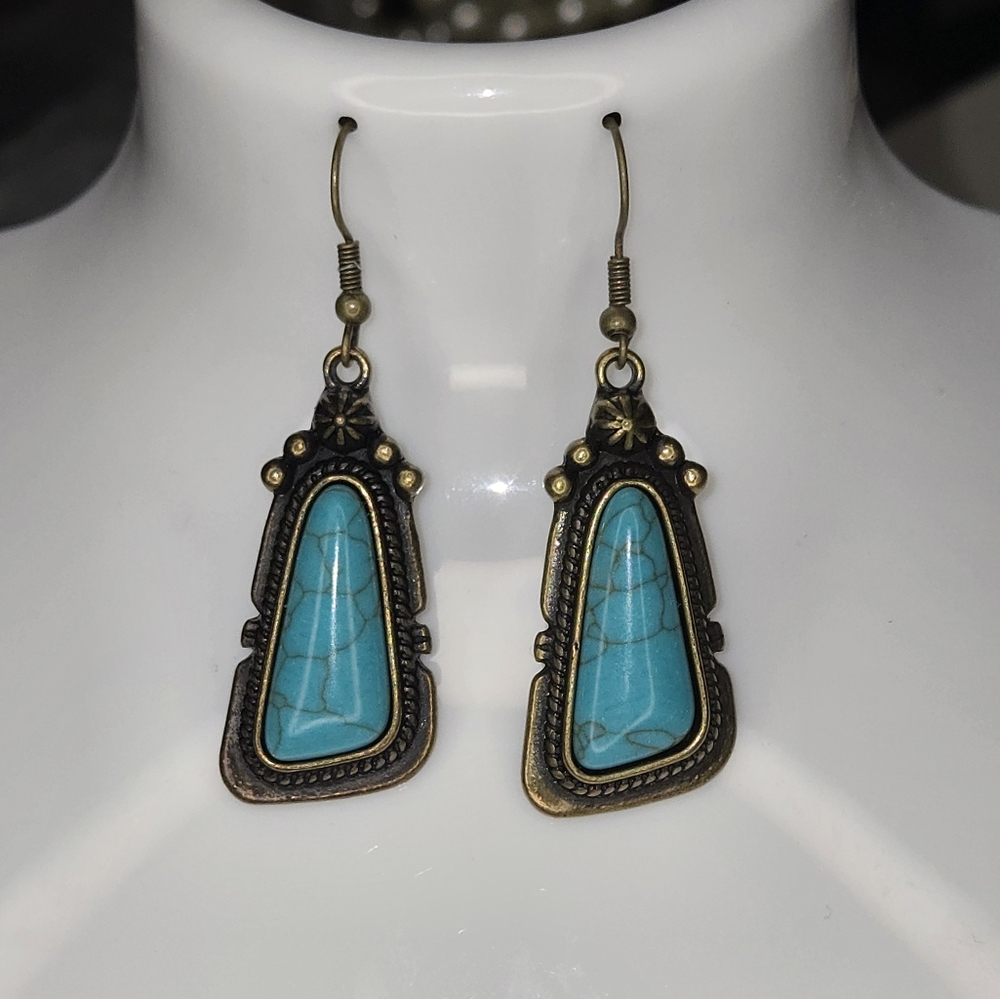 Paparazzi Badlands Eden Earrings